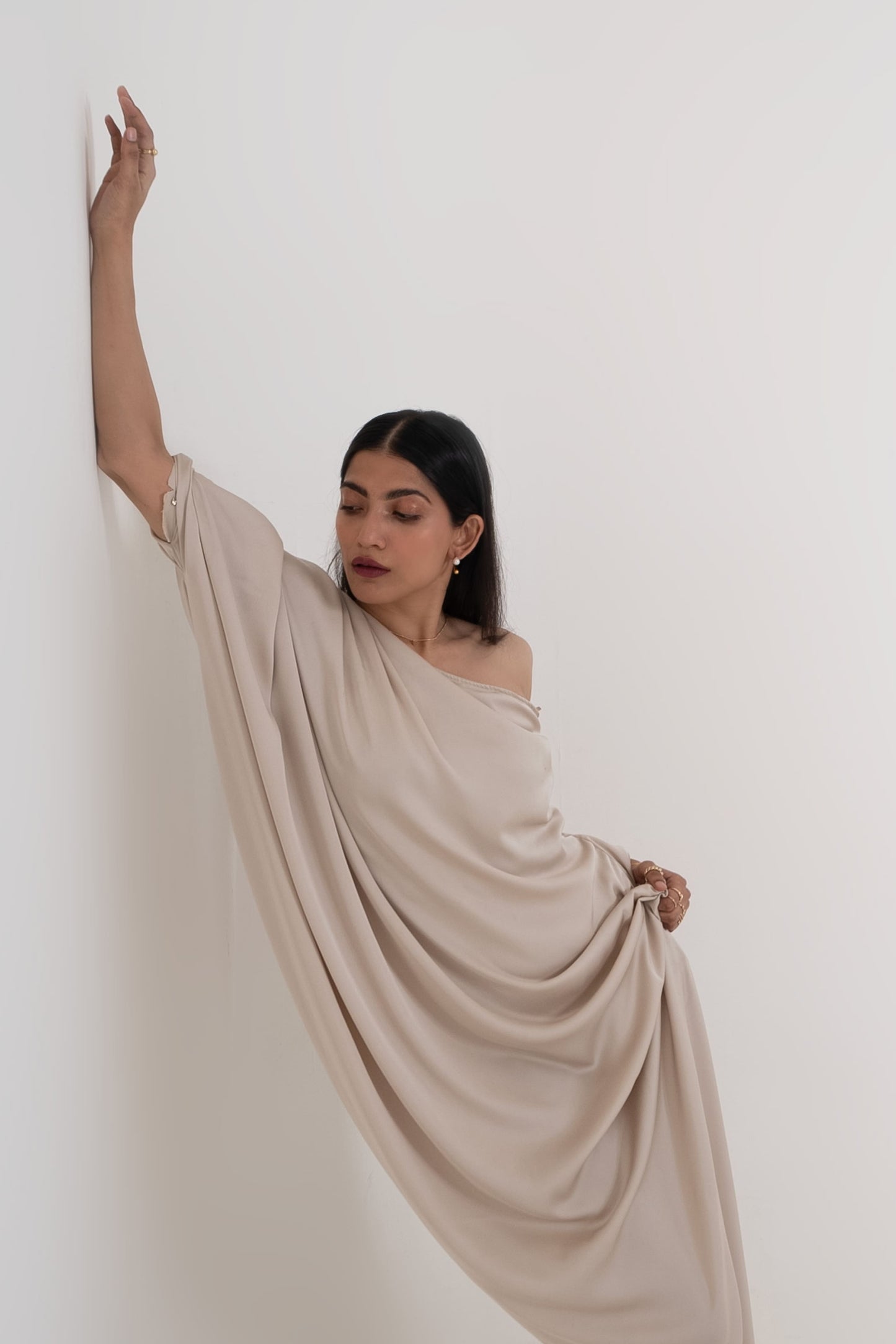 Lilian Kaftan - Tushe - Let’s not run after what’s fleeting.