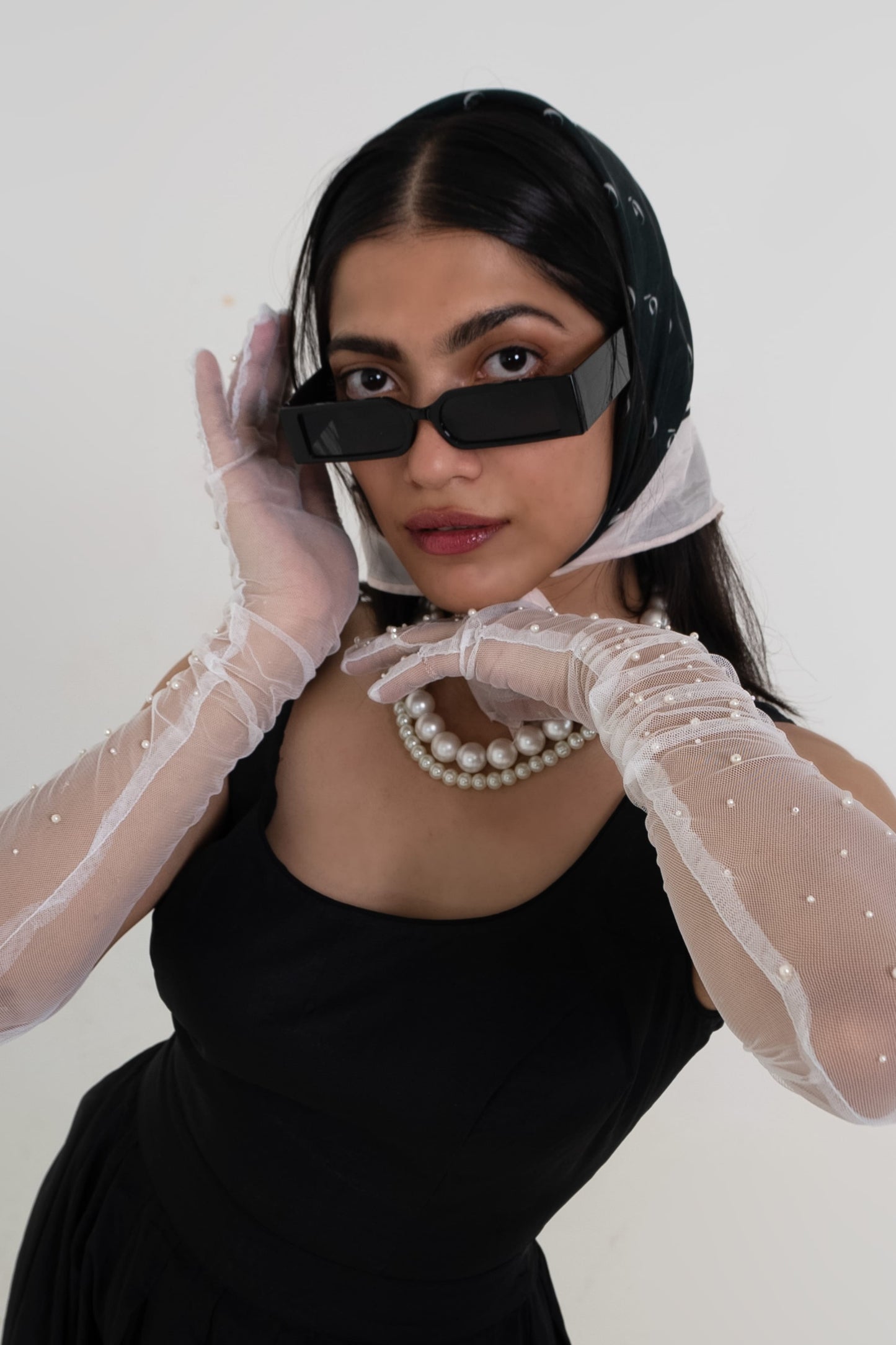 Regal Pearl Gloves - Tushe - Let’s not run after what’s fleeting.