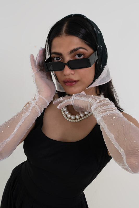 Regal Pearl Gloves - Tushe - Let’s not run after what’s fleeting.