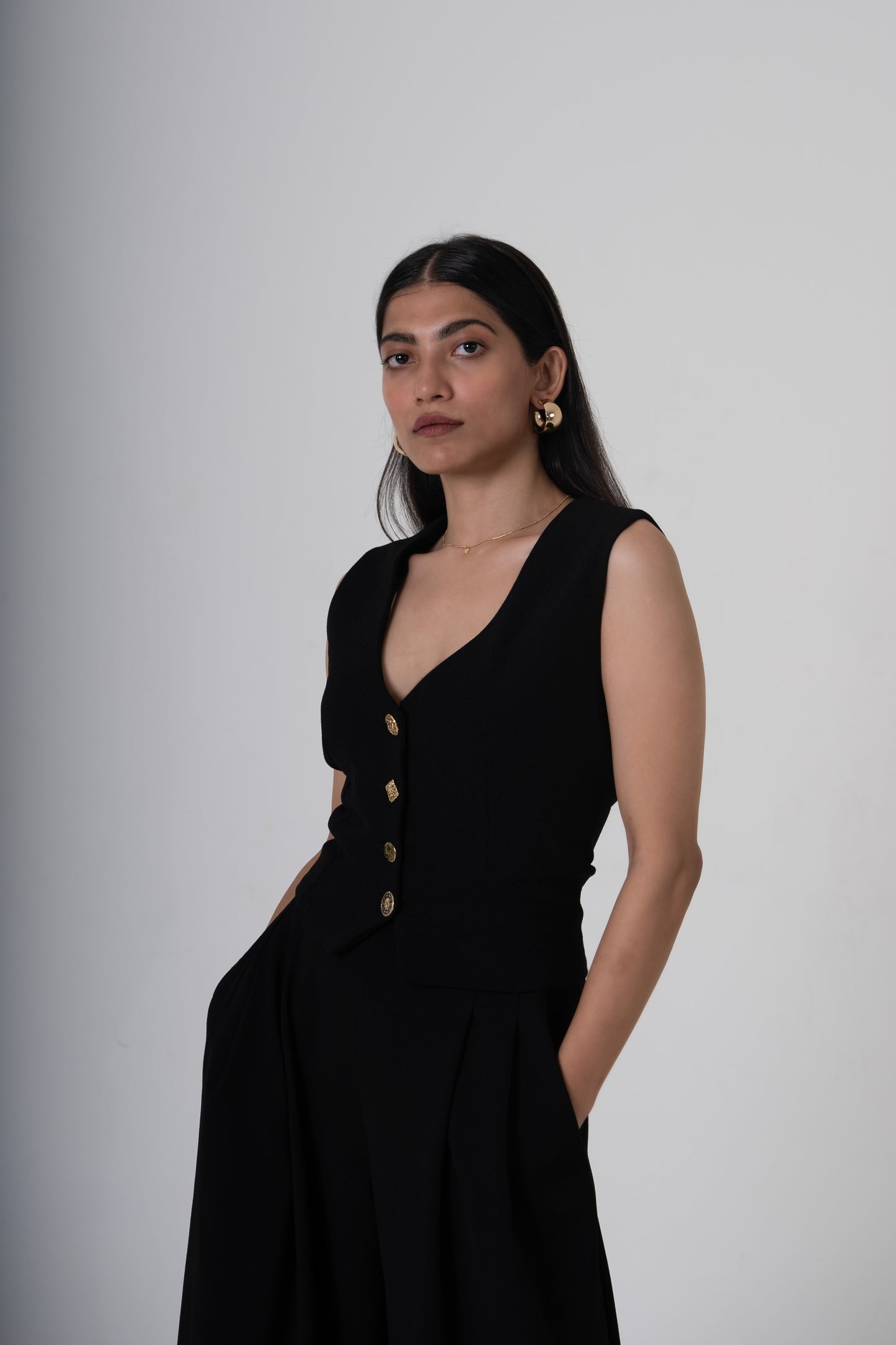 Black Vivian Waistcoat - Tushe - Let’s not run after what’s fleeting.