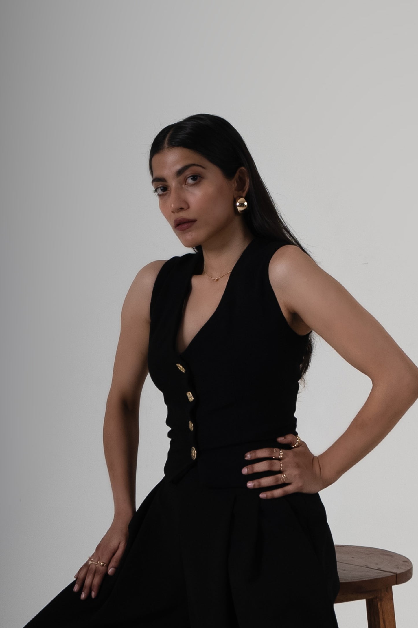 Black Vivian Waistcoat - Tushe - Let’s not run after what’s fleeting.
